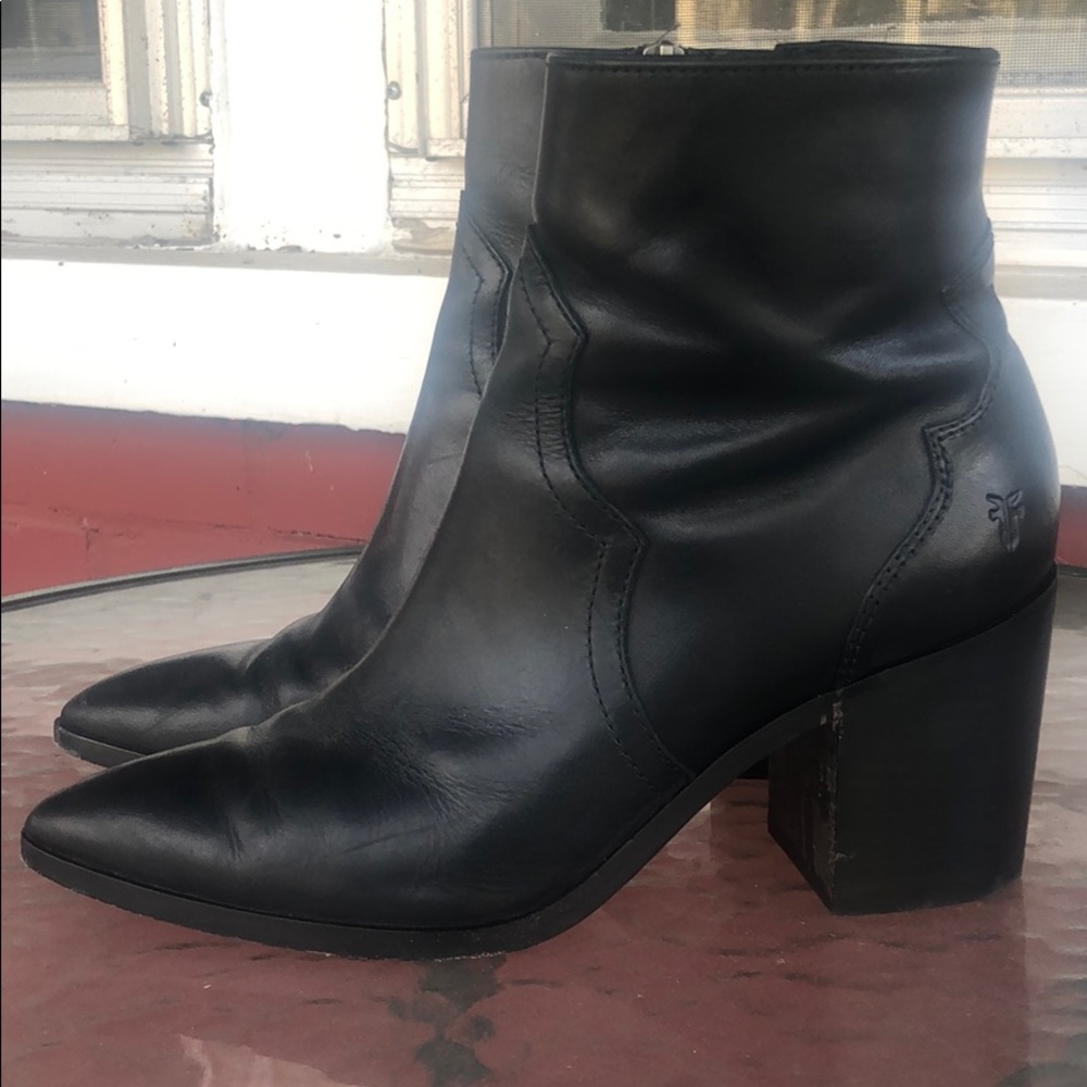 Frye Flynn Short Inside Zip Black Bootie 7.5M